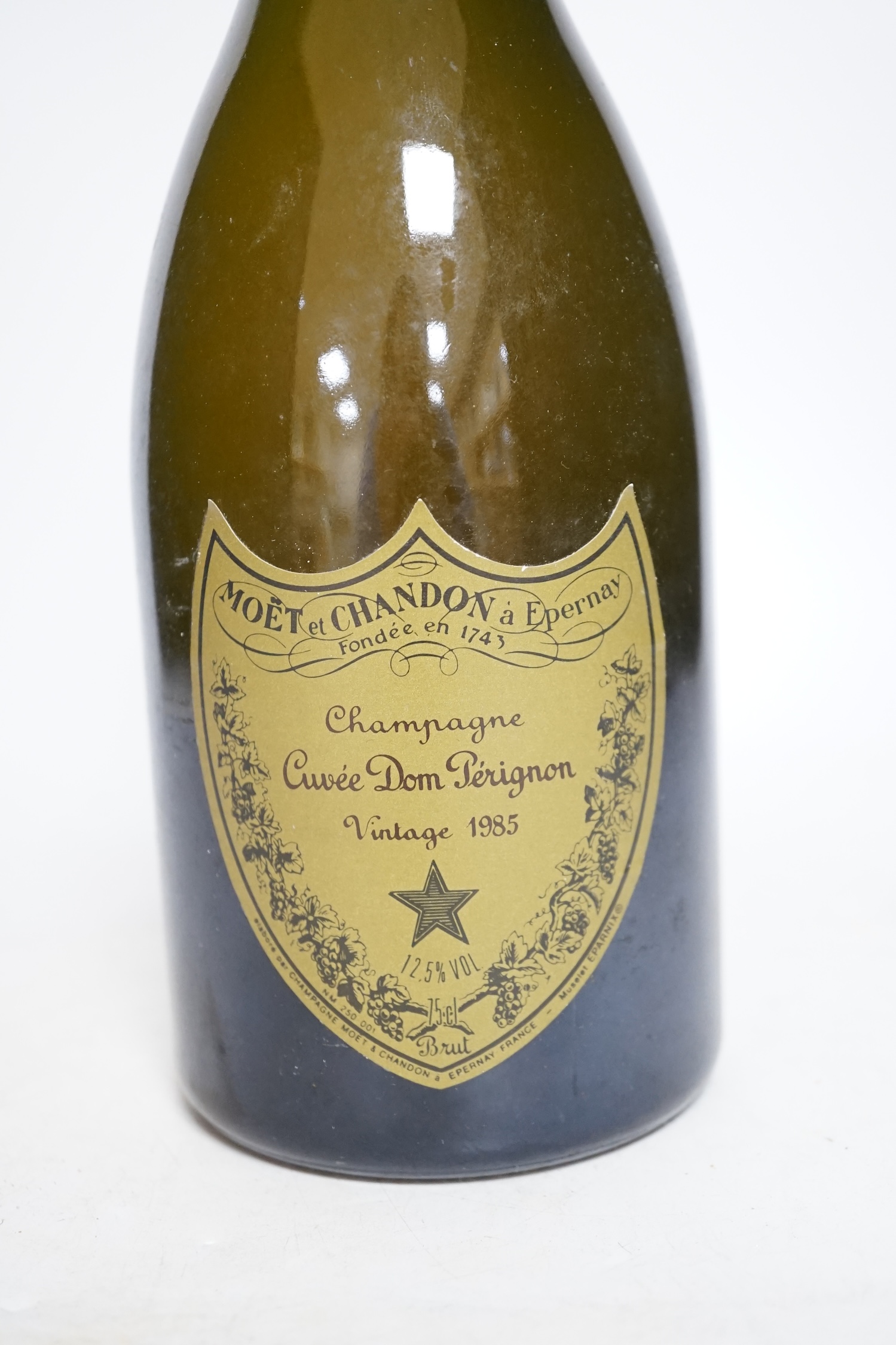 A boxed bottle of Moët et Chandon Dom Perignon 1985 champagne